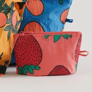 Baggu go pouch small strawberry print
